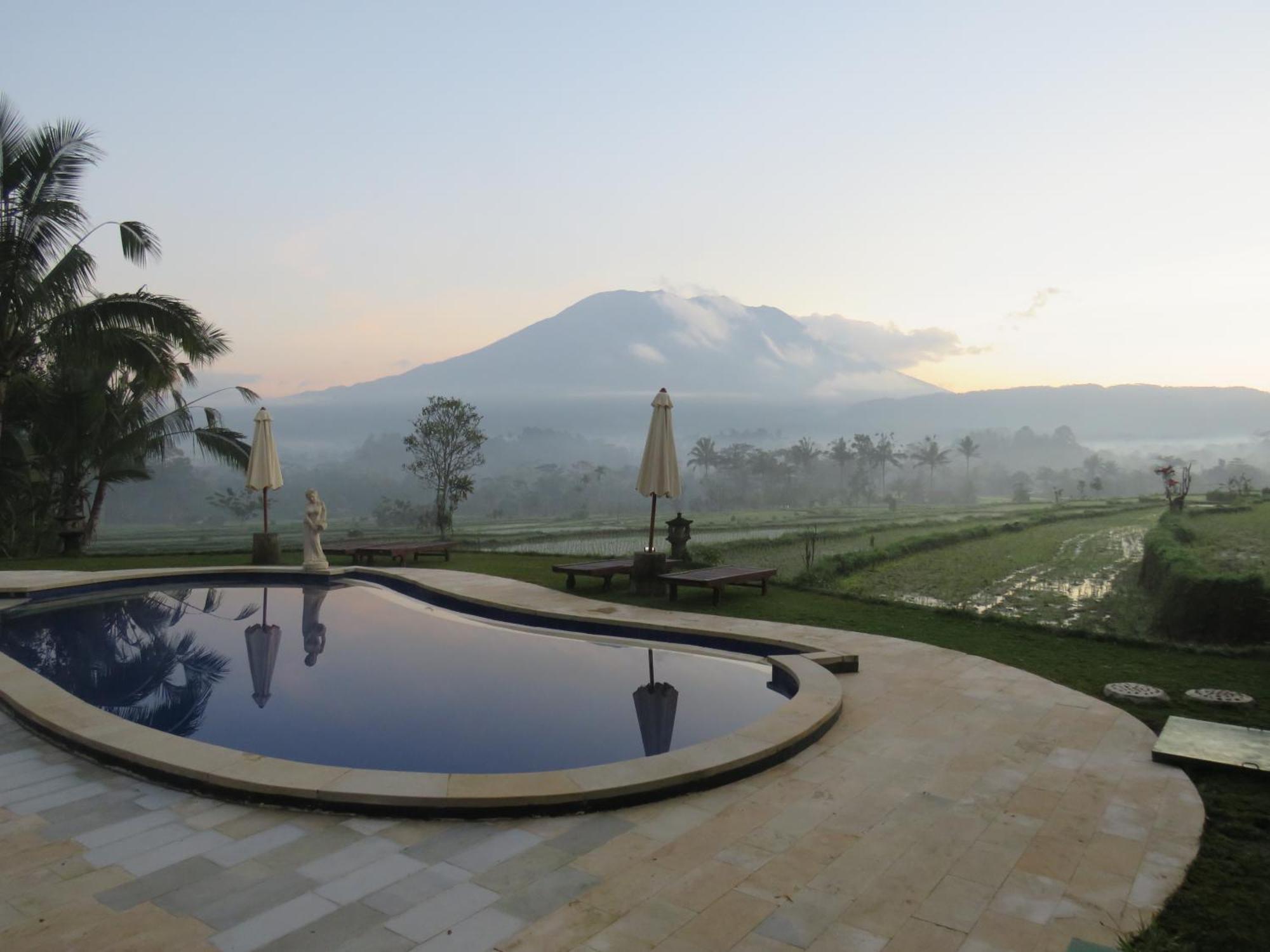 Great Mountain Views Villa Resort Selat Екстер'єр фото