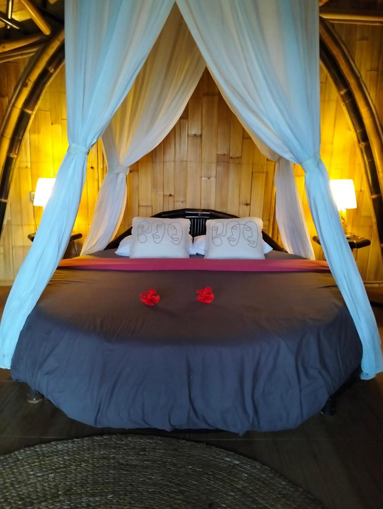 Great Mountain Views Villa Resort Selat Екстер'єр фото